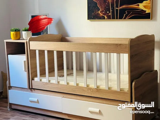 سرير اطفال مستعمل بي مندار طبي ومريح مميز