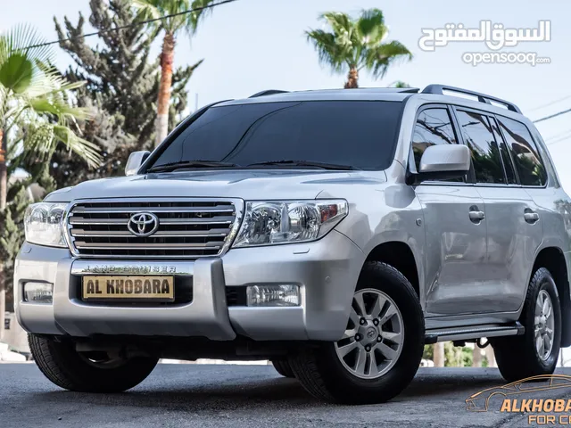Toyota Land Cruiser Gx-r 2010 V8 السيارة مميزة جدا و قطعت مسافة 115,000 كيلو محرك : 4700 سي سي