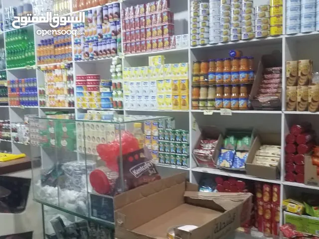 للبيع بقاله مكون من فتحه وحمام موقع روعه جداا وحي سكاني كثيف وقريب سوق في الدايري قريب شارع القاهره