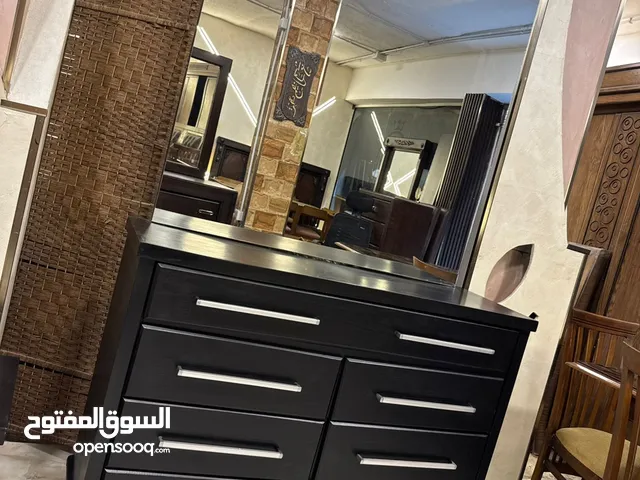غرفة نوم ماستر فاخره و فخمه جداً خشب لاتيه 18 ملبسه بلوط استعمال بسيط بحال الوكاله