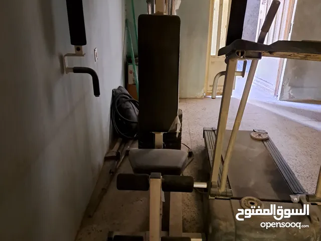 معدات القوة البدنية