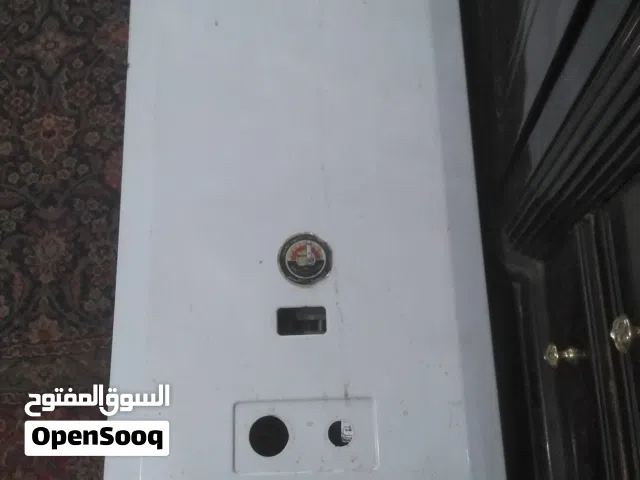 سخان غاز مصانع حربية 10 لتر  بحالة ممتازة حدا  بالمدخنة استعمال قليل جدا للسفر .