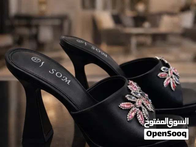 حذاء كعب عالي