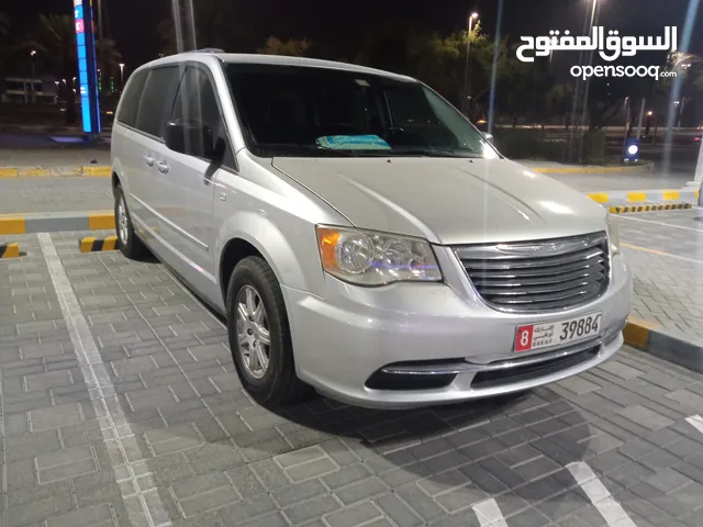 Used Chrysler Grand Voyager in Abu Dhabi