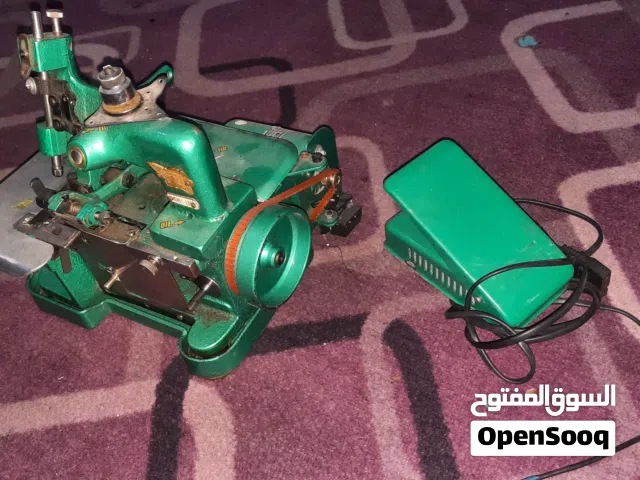ماكينة حبكه منزلية المتور والدعسه شغالات بس الماكينه بدها صيانة