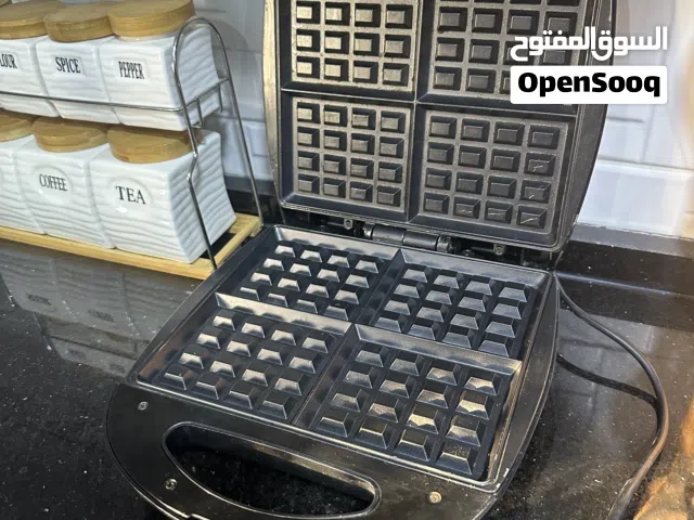 معروضة للبيع آلة صنع الوافل من ماركة Electra، تعمل بكفاءة عالية ومناسبة لتحضير 4 قطع وفل دفعة واحدة.