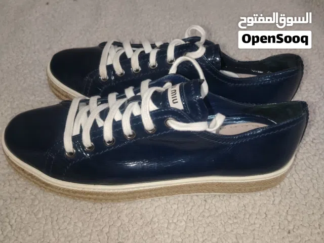 بوط miu miu قياس 40 ونص شبه جديد