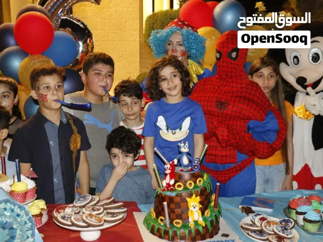 شخصيات كرتونية ومهرجين