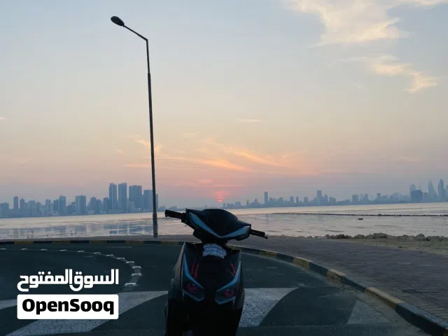 Electric scooter ( amazing condition ) almost new with accessories included