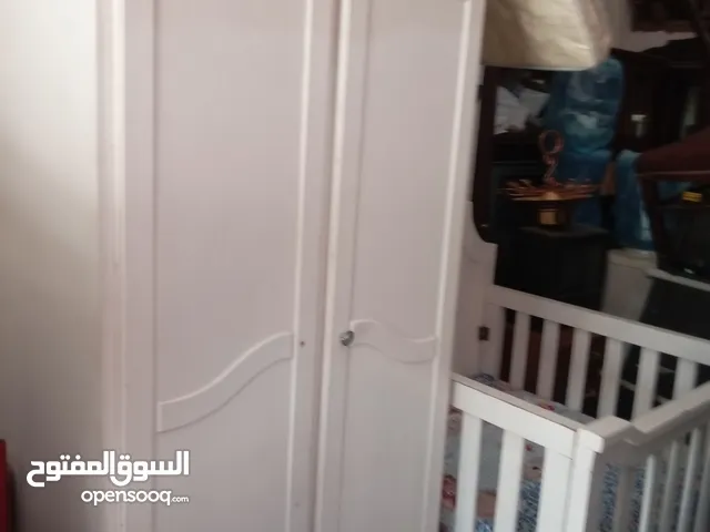تخت بيبي مع خزانة ضرفتين خشب سويد