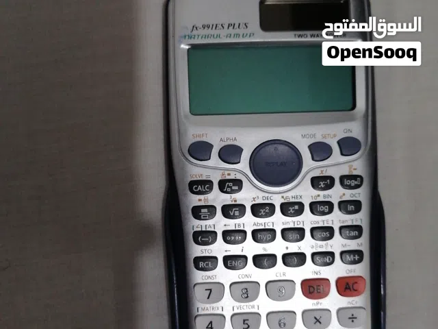 الة حاسبة fx-991 بحالة ممتازة