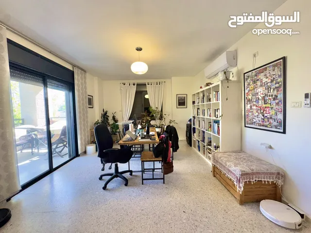200 m2 3 Bedrooms Apartments for Sale in Ramallah and Al-Bireh Al Tira
