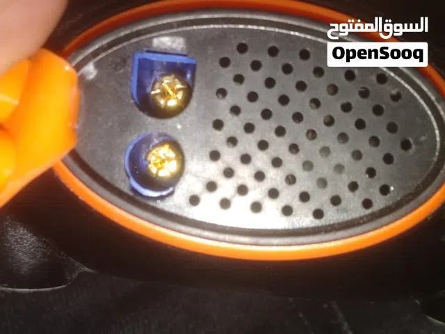 ، فإن هذا الجهاز هو بادئ تشغيل سيارة (Booster) ومنفاخ هواء (كومبرس