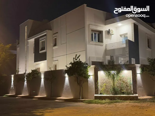 فيلا للإيجار في حي راقي جدا بمنطقة صلاح الدين