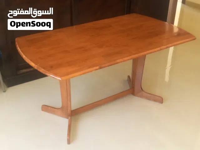طاولة ماليزي خشب زان بحالة ممتازه بدون كراسي 150×90
