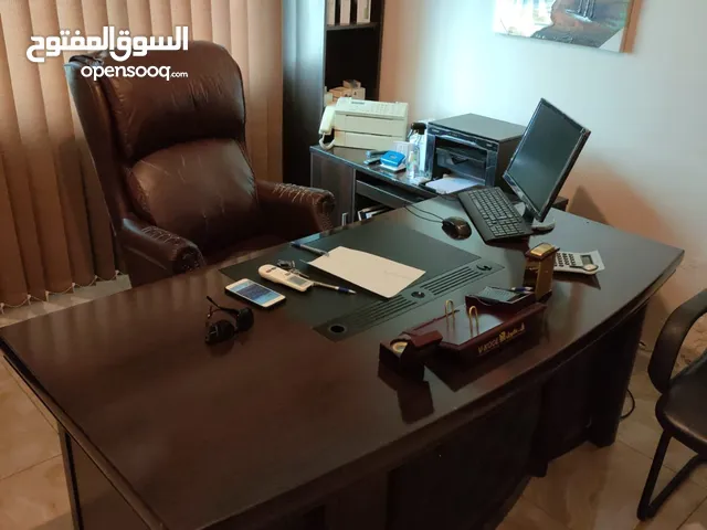 اثاث مكتب كامل للبيع بحال الجديد بالمفرق