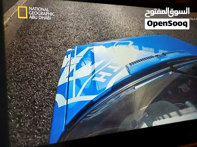 تلفزيون شبه جديد بحجم كبير جدا