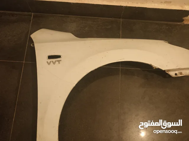 رفرف i30 ابيض فيه شوية خدوش فقط