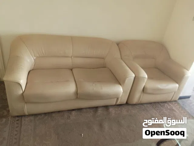 أثاث مكتبي لون بيج ثنائية وكرسيين مفردات
