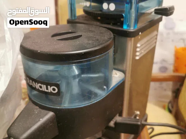 (للبيع معدات) (مطعم حلويات)  (كفي شوب ايس كريم)  معدات * بحالة * الوكاله *