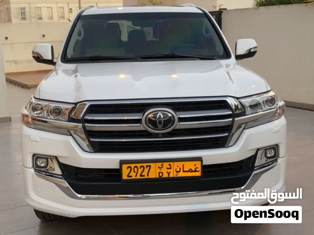 تويوتا لاند كروزر 2019 فئة VXR مع مواصفات خليجية و حالة ممتازة