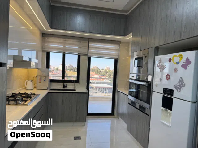 شقه للاجار في الجبيهه حي المنصوره شارع الأردن قرب جميع الخدمات بناء جديد أجار يومي أسبوعي شهري مفروش