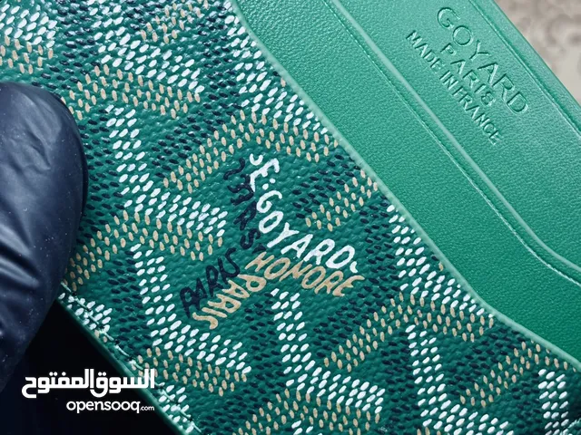 Emerald Green Luxury Cardholder – Handcrafted Elegance in Every Stitch