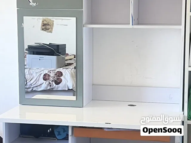 مكتب دراسي للبيع بحالة ممتازة