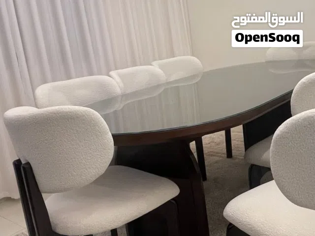 طاولة طعام استعمال 4شهو  تتسع ل8اشخاص بسعر 350ريال تواصل واتساب فقط