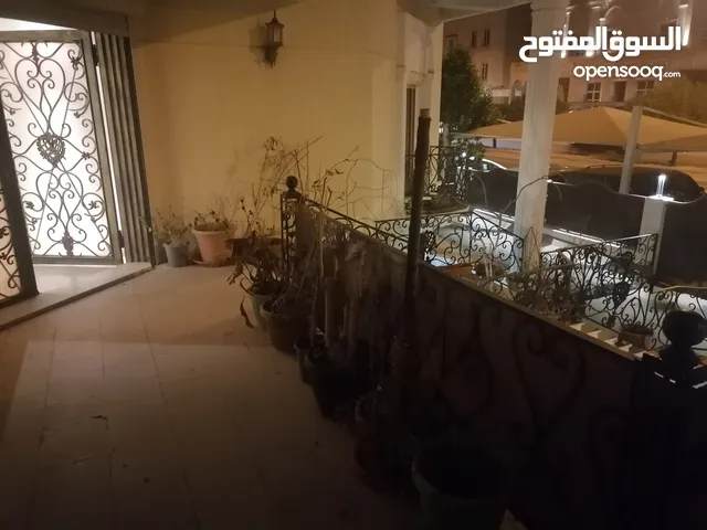 400 m2 More than 6 bedrooms Villa for Rent in Kuwait City Surra