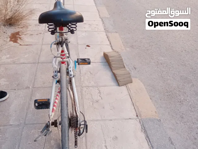 دراجة سباق احترافية (Road Bike) - فرصة بسعر مميز التفاصيل: للبيع دراجة سباق بحالة ممتازة وبأداء عال