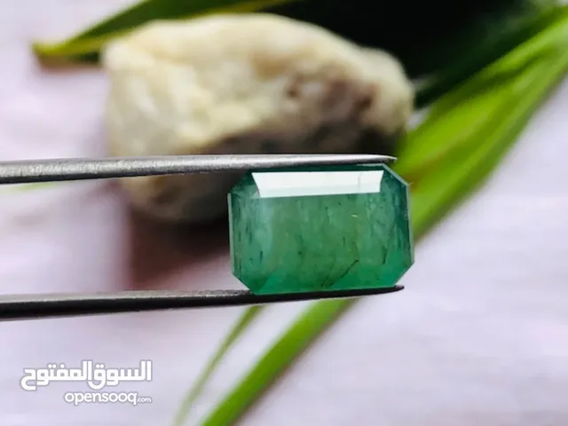 حجر زمرد زامبي طبيعي مع شهادة مختبر natural emerald stone