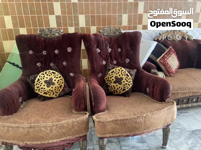 كنب 5 اشخاص لون العنابي