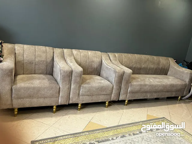 7 place sofa used like new بحالة شبه جديدة