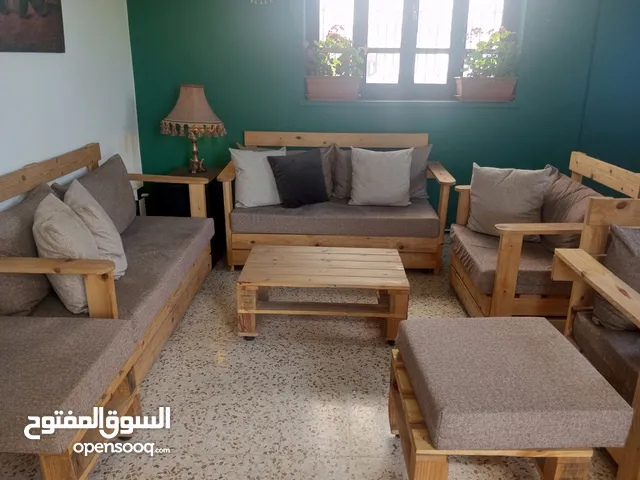 طقم جلوس تفصيل 9 مقاعد يصلح للجلسات الداخليه و الخارجيه بحالة الوكاله