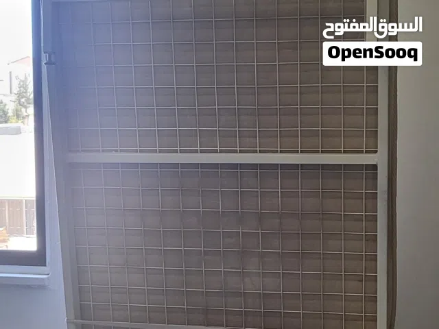 سرير حديد للبيع تفصيل لون أبيض مع فرشته