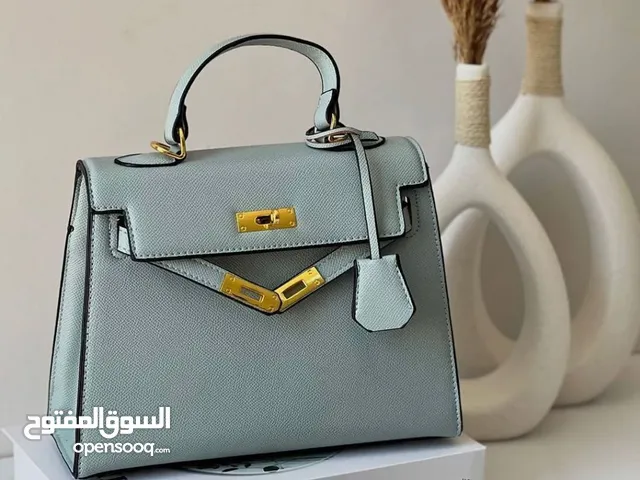 Ba7شنطة يد نسائية فاخرة سوبر ماستر كوالتي، وتتميز بالتفاصيل التالية