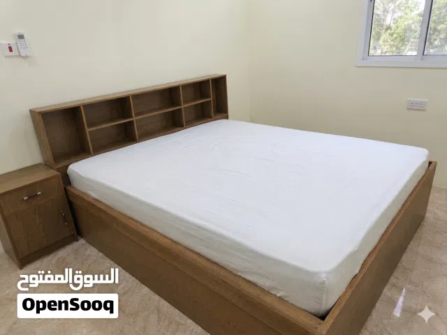 سرير زوجي مع كومدينو واحدة