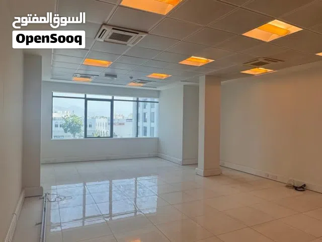 مكتب للايجار  في القرم 45 متر مساحه مفتوحه/ Office For Rent In Qurm, 45 SQM, open space
