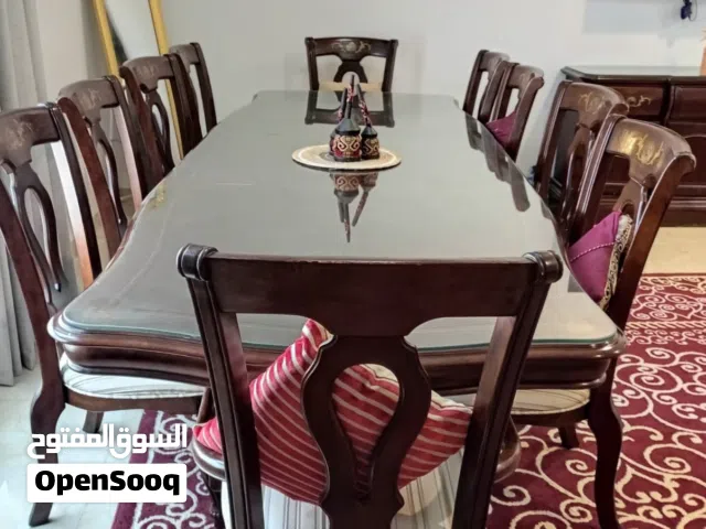 طاوله طعام نظيفه