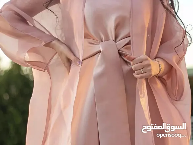 فرصة للبيع مشروع ملابس ومنتجات نسائية بسعر خيالي