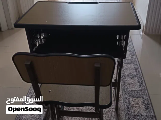 طاولة دراسية مع كرسي مستعملة بحالة ممتازة