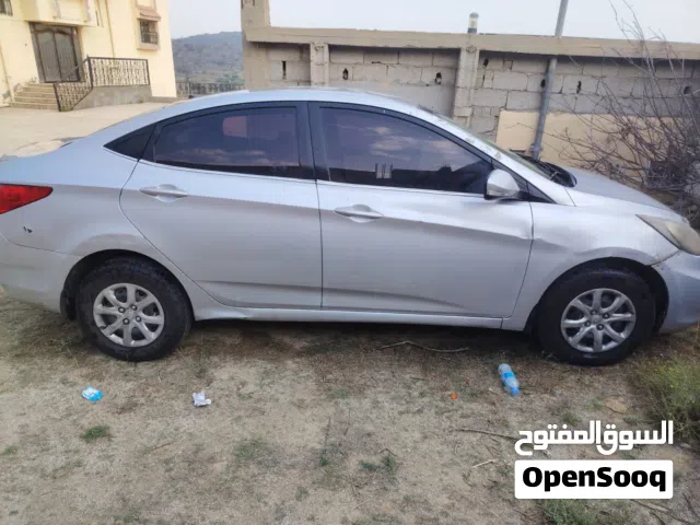 2012 هيونداي اكسنت Limited