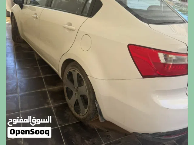 2012 كيا ريو Standard