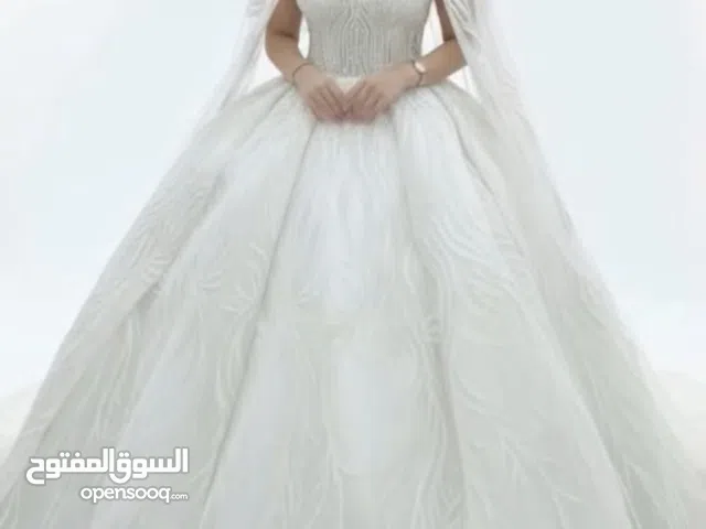 فستان عرس تصميم خاص من تركيا للبيع قياس ام او لارج اثنينهم يصير معاه الطرحة
