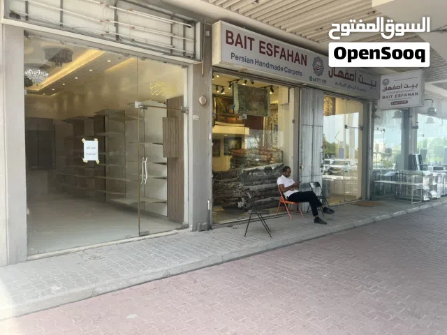 محل للبيع موقع مميز جاهز بالديكور