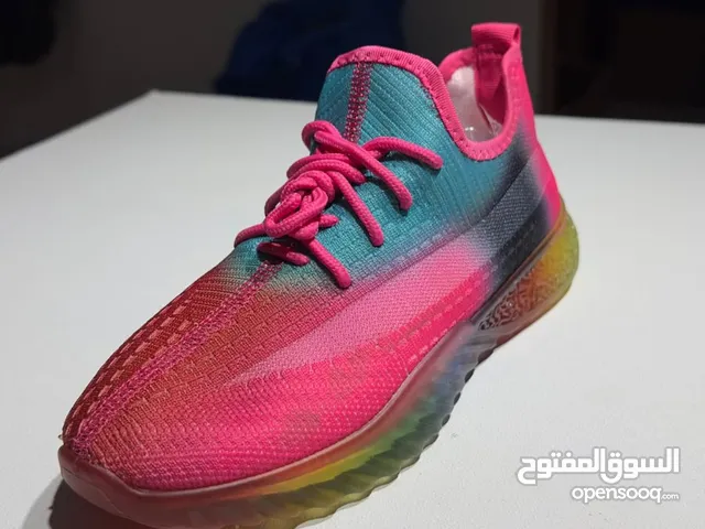 Brand new high quality shoes avaiable