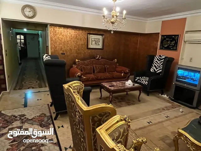 شقه لقطة للبيع  200م   المنطقه السادس  بين عباس ومكرم   االمربع الذهبي  دور 5