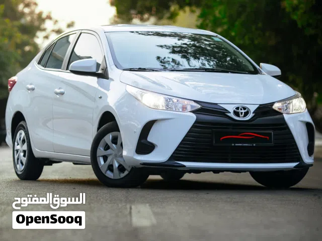TOYOTA YARIS 2022 WHITE SEDAN BAHRAIN SPEC  INSURANCE TILL NOVEMBER 2026  VERY GOOD CONDITION