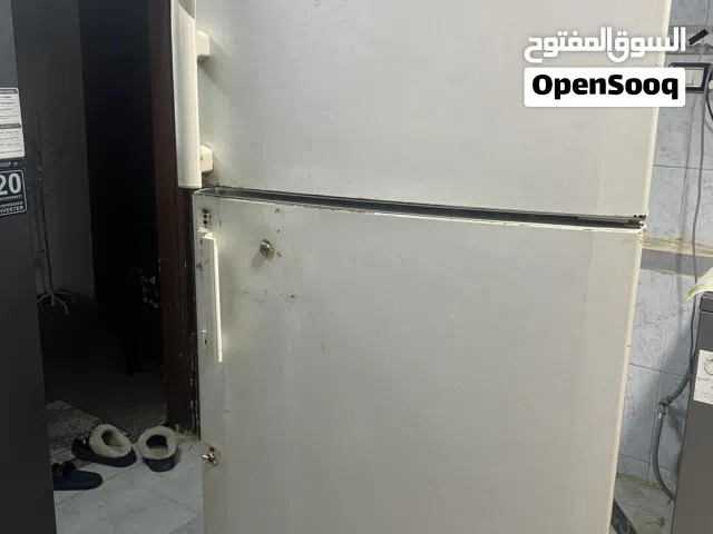 ثلاجة نوع دايو جيده جدا مستعمله حجمها متوسط-كبير